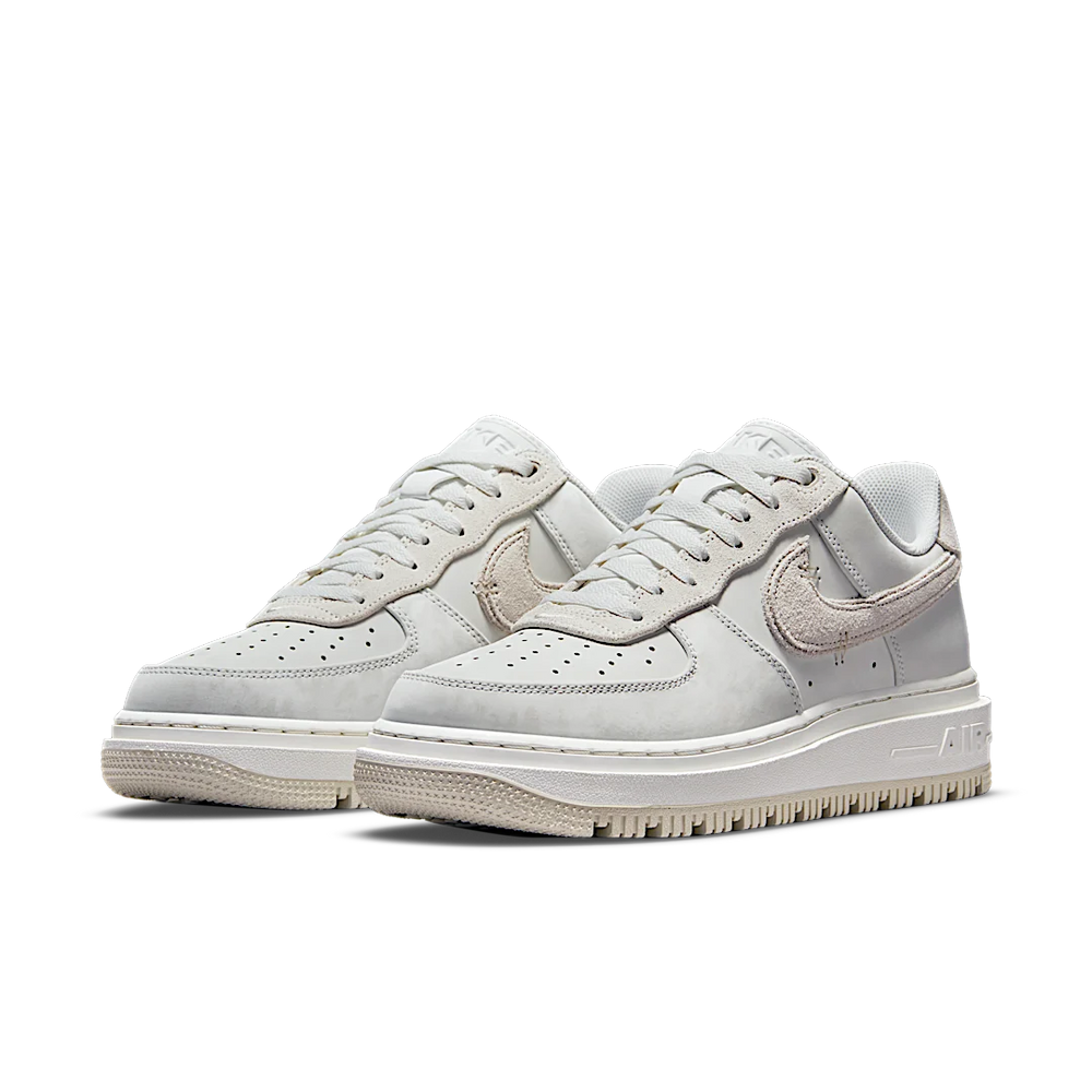 Nike Air Force 1 Luxe Triple White-Nike-pikastore.cz