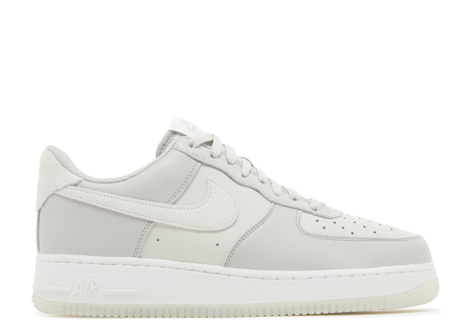 Air Force 1 07 LV8 Light Bone