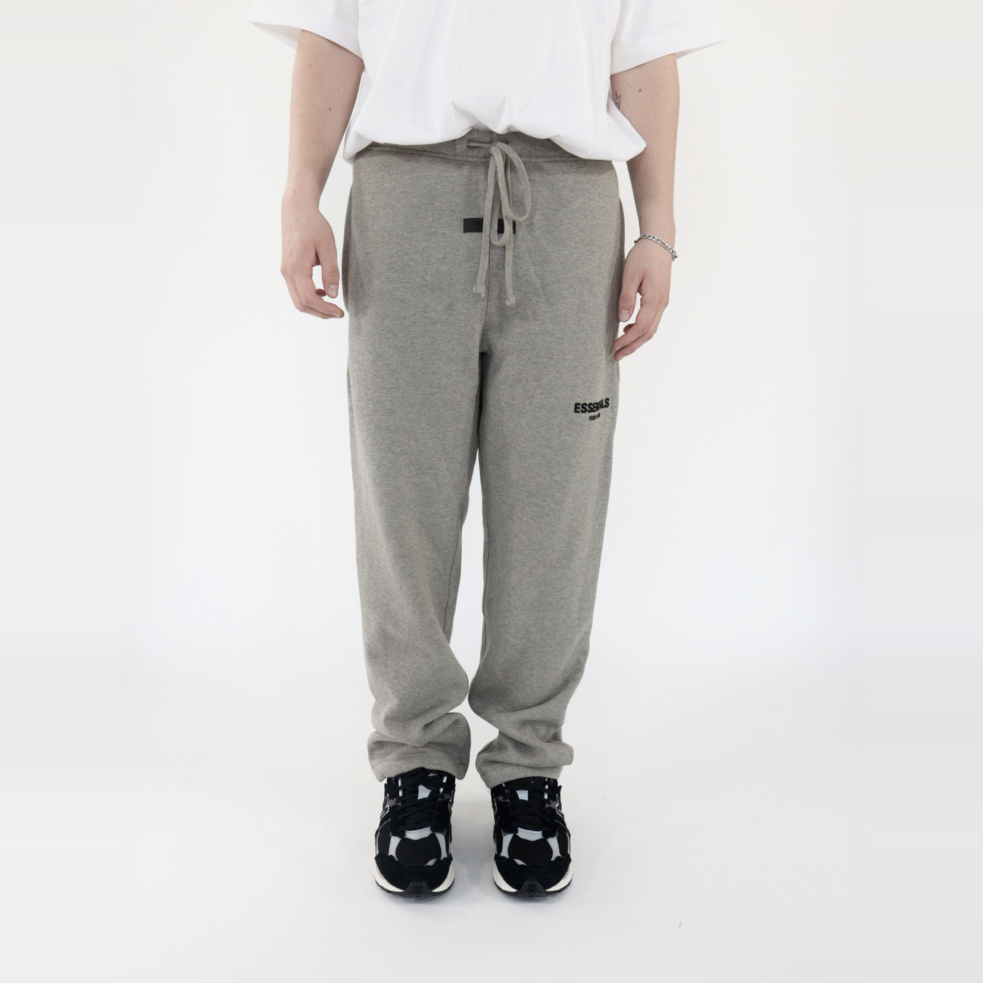 Fear of God Essentials S22 Relaxed Sweatpants Dark Oatmeal - PIKASTORE-Clothing-Fear of God-pikastore.cz