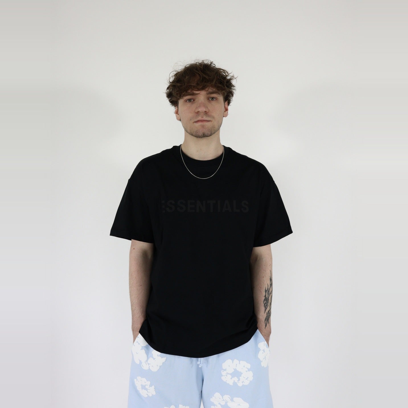 Fear of God Essentials S20 T-Shirt Black - PIKASTORE-Clothing-Fear of God-pikastore.cz