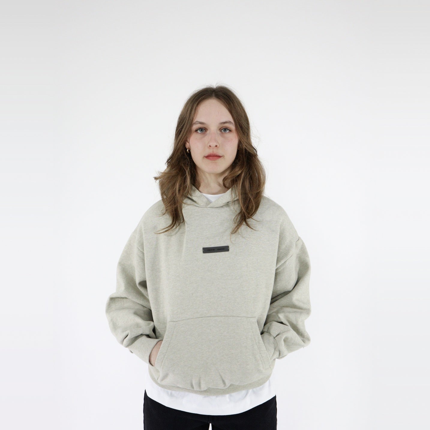 Fear of God Essentials S25 Hoodie Heather Stone - PIKASTORE-Clothing-Fear of God-pikastore.cz