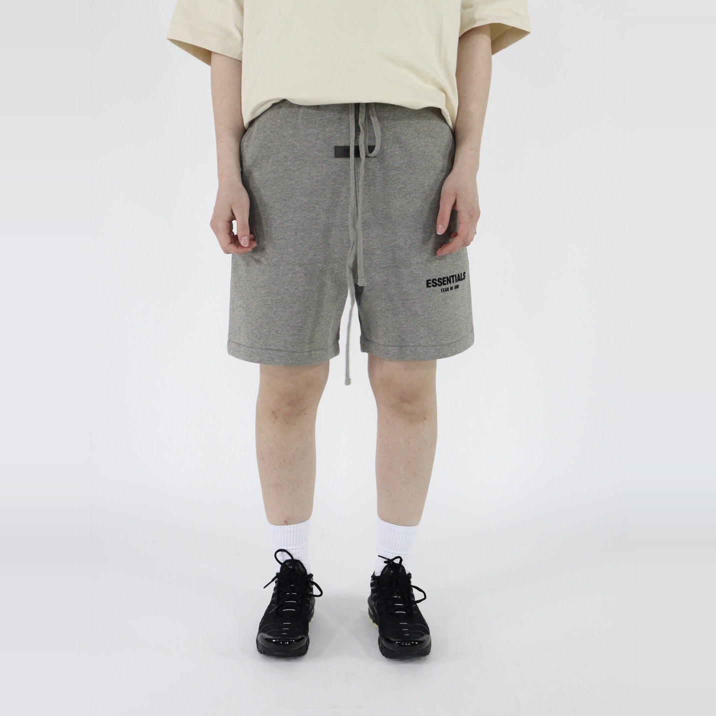 Fear of God Essentials S22 Shorts Dark Oatmeal - PIKASTORE-Clothing-Fear of God-pikastore.cz