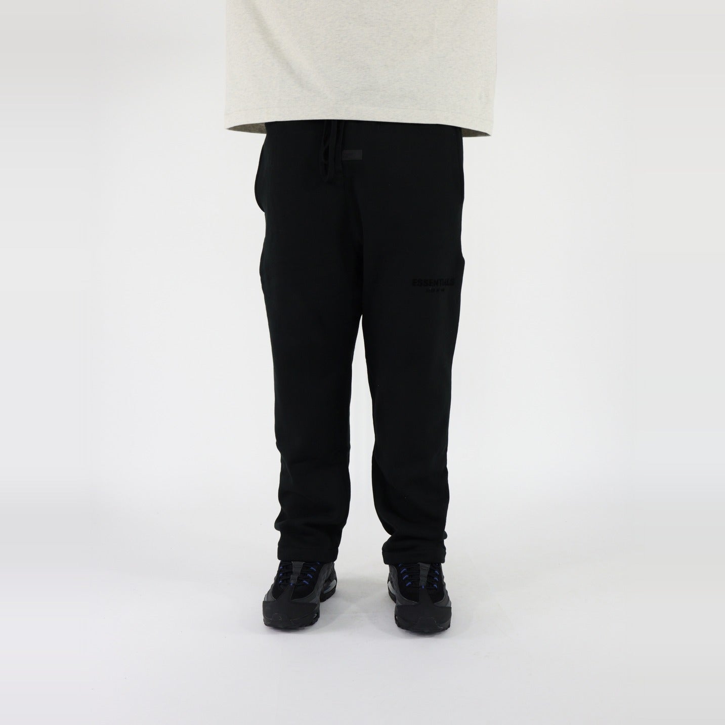 Fear of God Essentials S22 Relaxed Sweatpants Stretch Limo - PIKASTORE-Clothing-Fear of God-pikastore.cz