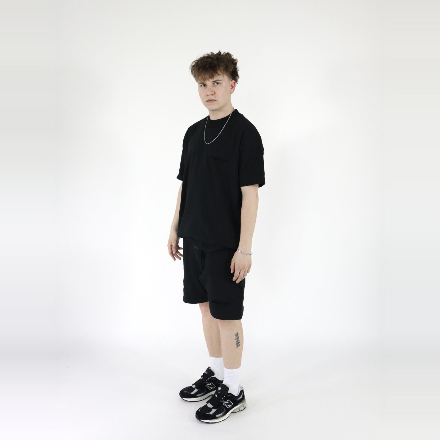 Fear of God Essentials S22 Shorts + S22 T-Shirt Black - SET-Bundle-Fear of God-pikastore.cz