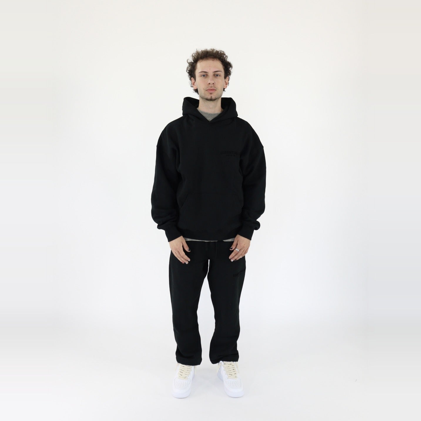 pikastore.cz - Fear of God Essentials S22 Relaxed Sweatpants + S22 Hoodie Black SET-Bundle-pikastore.cz-pikastore.cz