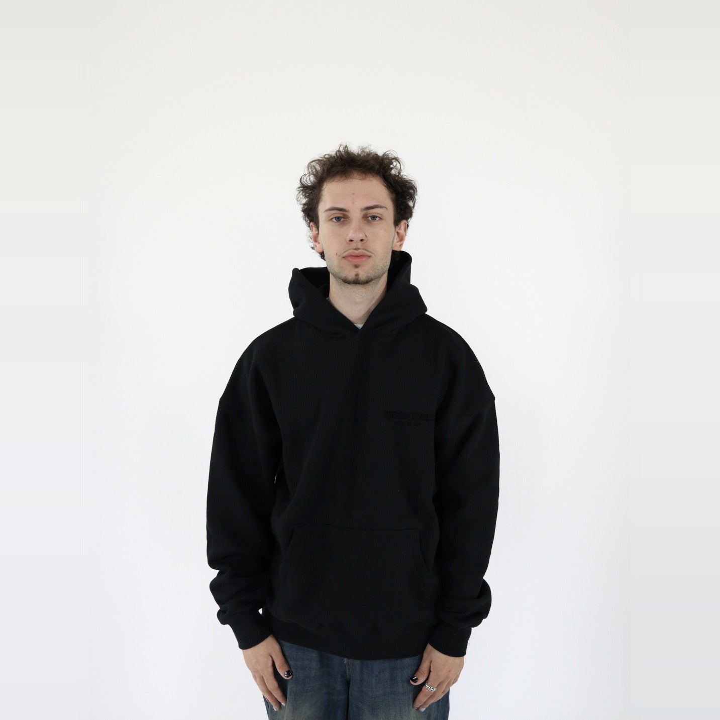 Fear of God Essentials S22 Hoodie Black - PIKASTORE-Clothing-Fear of God-pikastore.cz