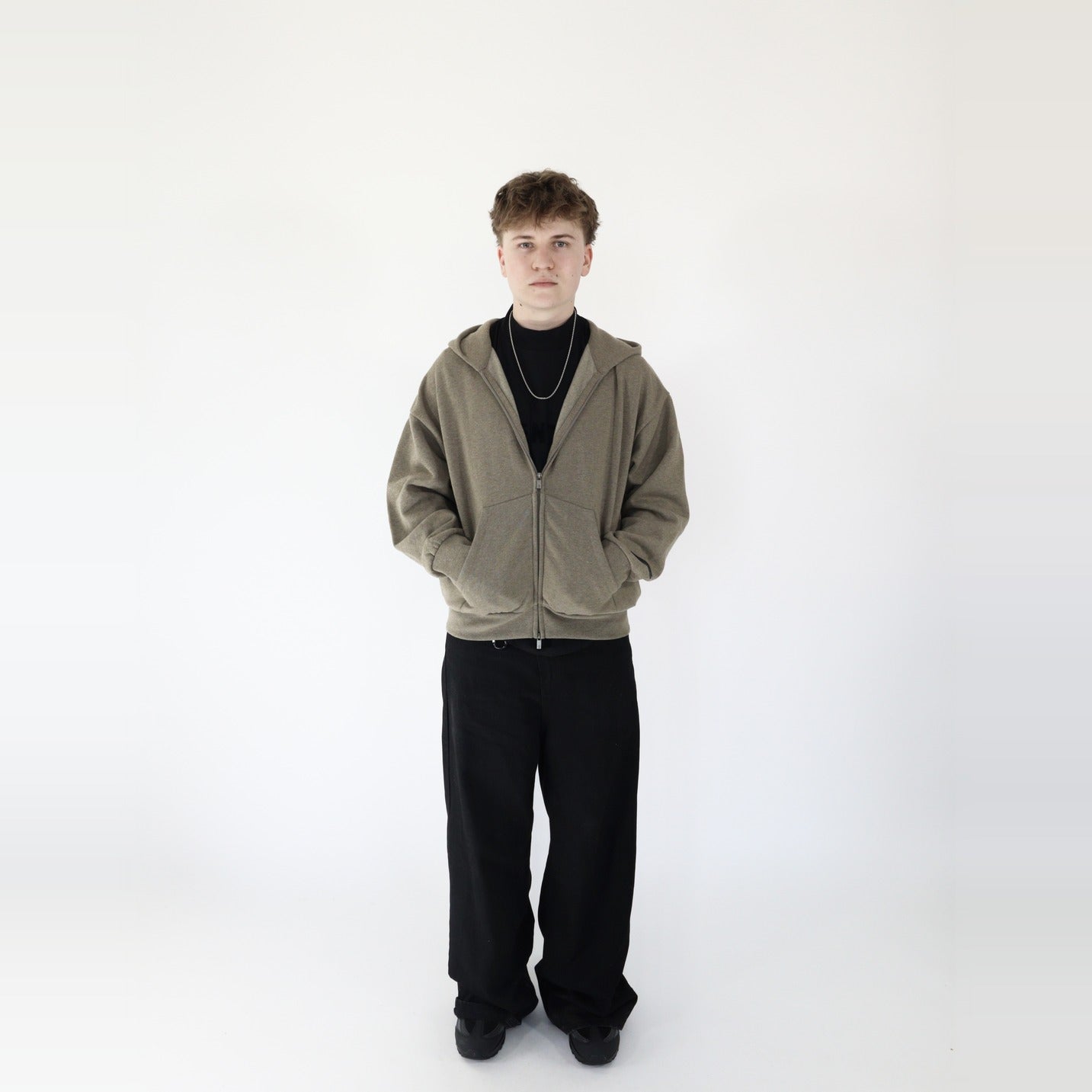Fear of God Essentials S25 Zip-Up Hoodie Homestead Heather - PIKASTORE-Clothing-Fear of God-pikastore.cz