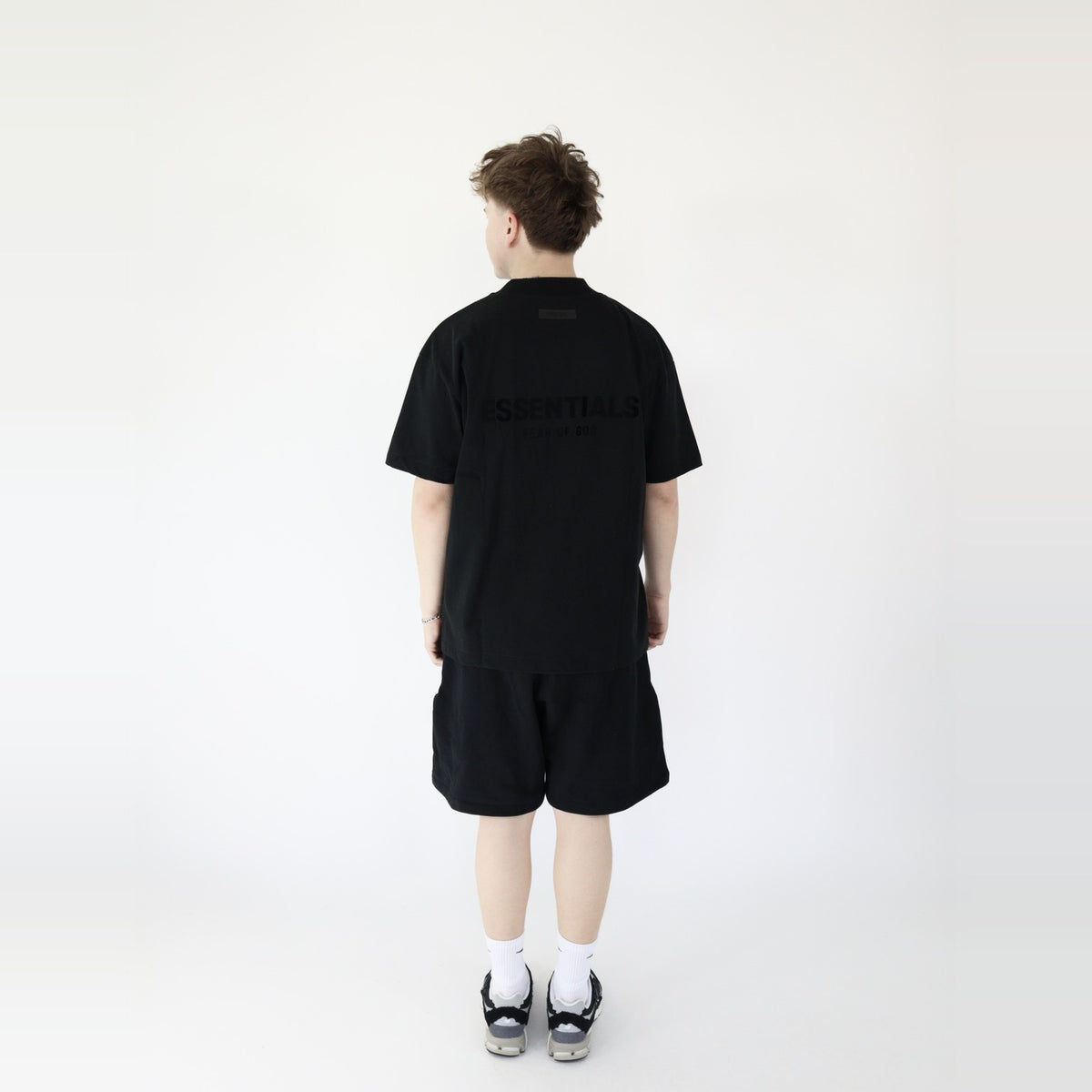 pikastore.cz - Fear of God Essentials S22 T-Shirt Black + S25 Shorts Glossy Jet Black SET-Bundle-pikastore.cz-pikastore.cz