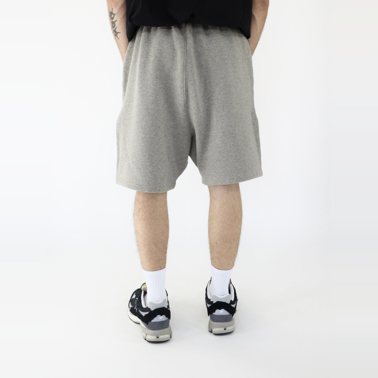 Fear of God Essentials S22 Shorts Dark Oatmeal - PIKASTORE-Clothing-Fear of God-pikastore.cz