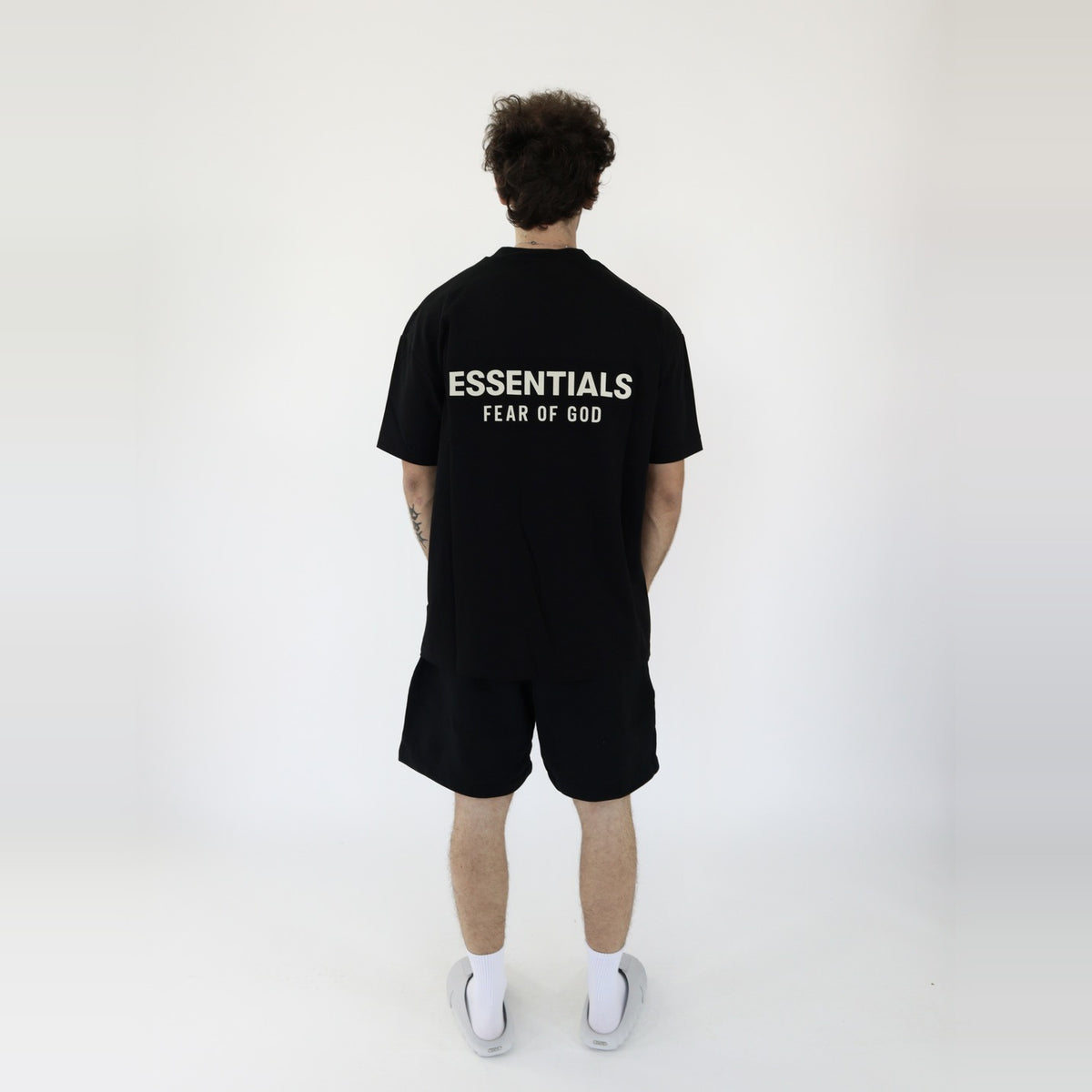 pikastore.cz - Fear of God Essentials S25 T-Shirt Jet Black + S25 Shorts Glossy Jet Black-Bundle-pikastore.cz-pikastore.cz