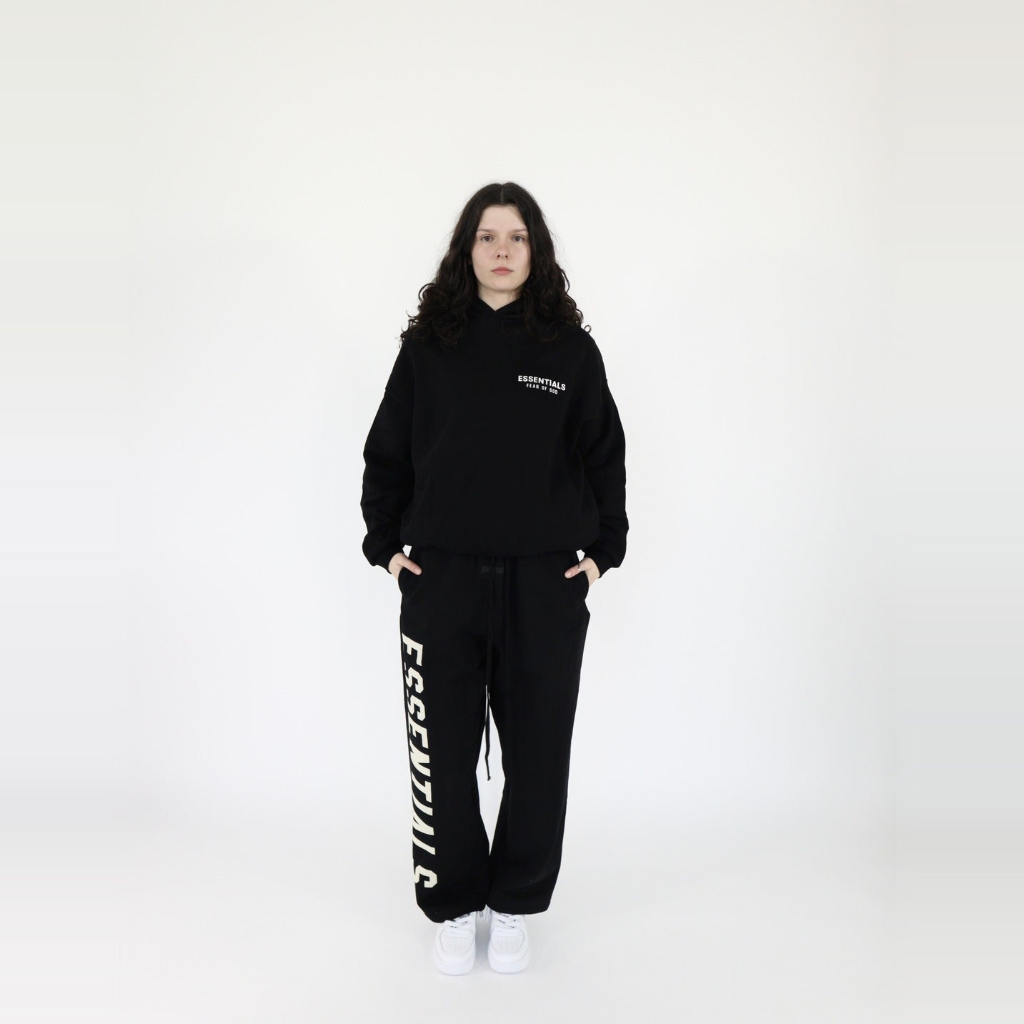 pikastore.cz - Fear of God Essentials Fleece Hoodie S24 Black + S24 Relaxed Sweatpants Black-Bundle-pikastore.cz-pikastore.cz