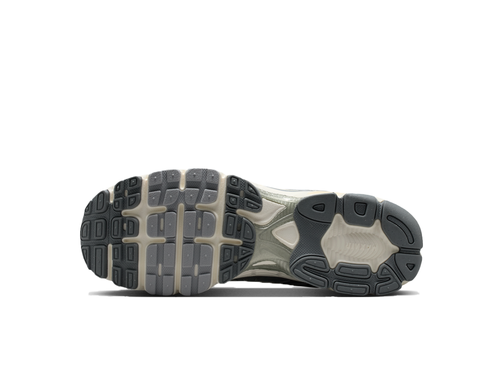 Nike Air Max Moto 2K Light Smoke Grey Metallic Silver-Nike-pikastore.cz