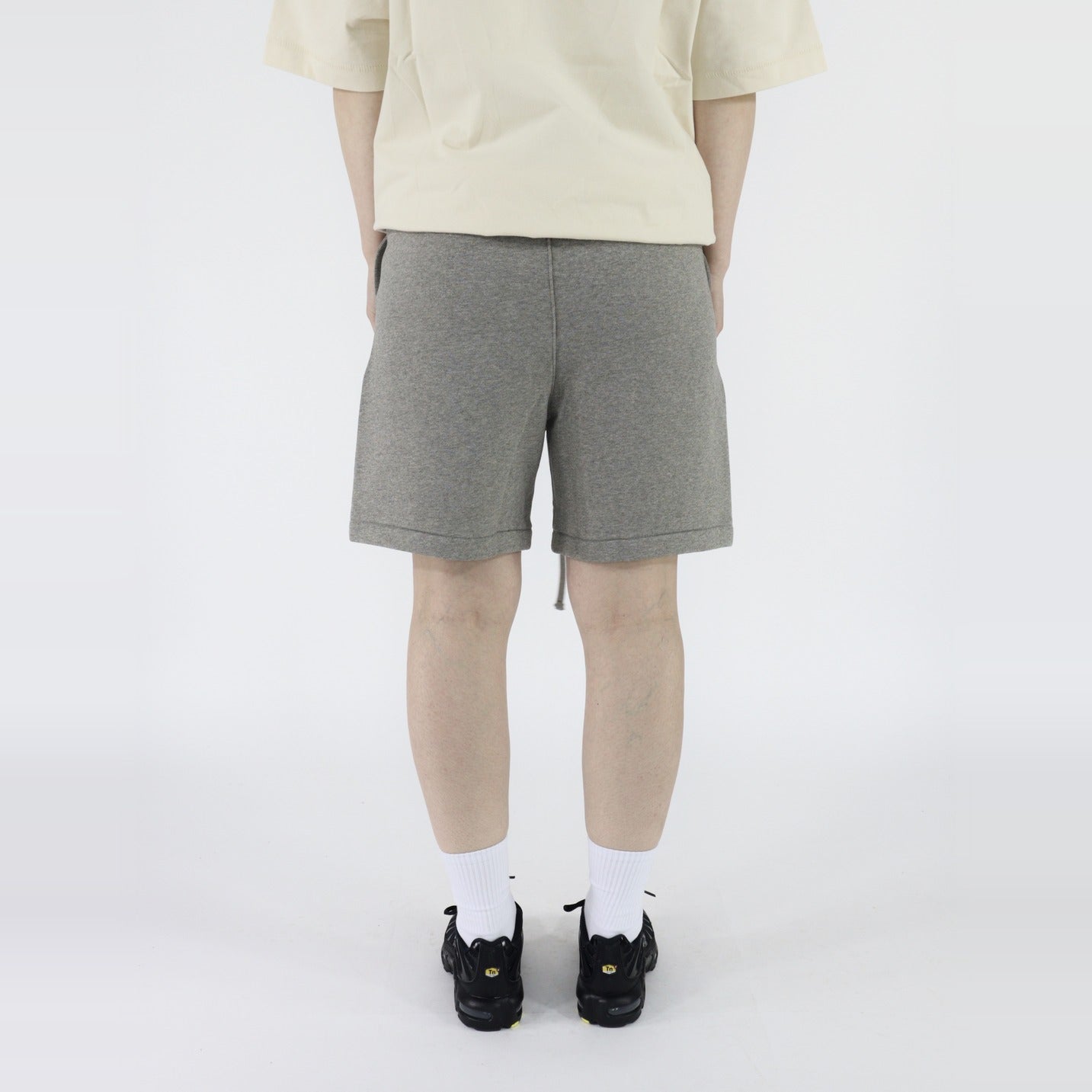Fear of God Essentials S22 Shorts Dark Oatmeal - PIKASTORE-Clothing-Fear of God-pikastore.cz