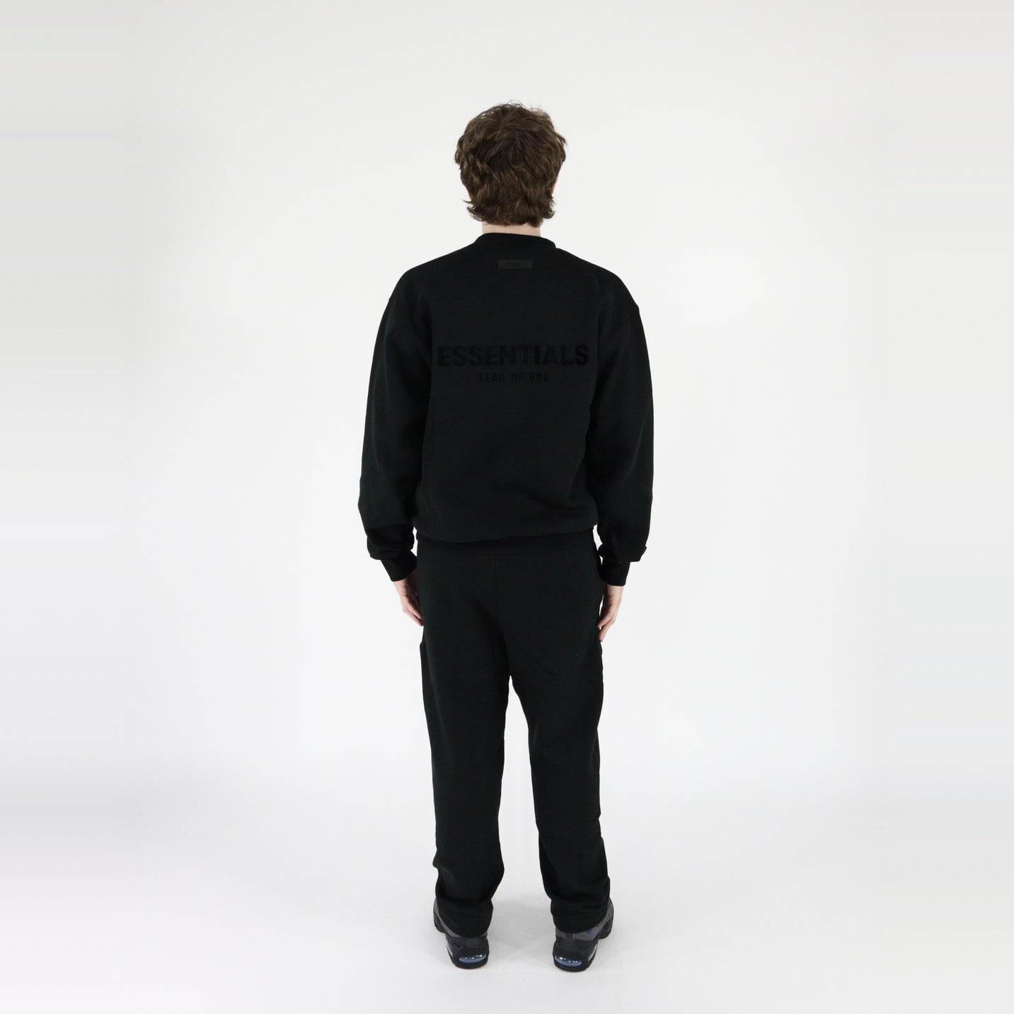 pikastore.cz - Fear of God Essentials Crewneck S22 Black Limo + S22 Relaxed Sweatpants Black SET-Bundle-pikastore.cz-pikastore.cz