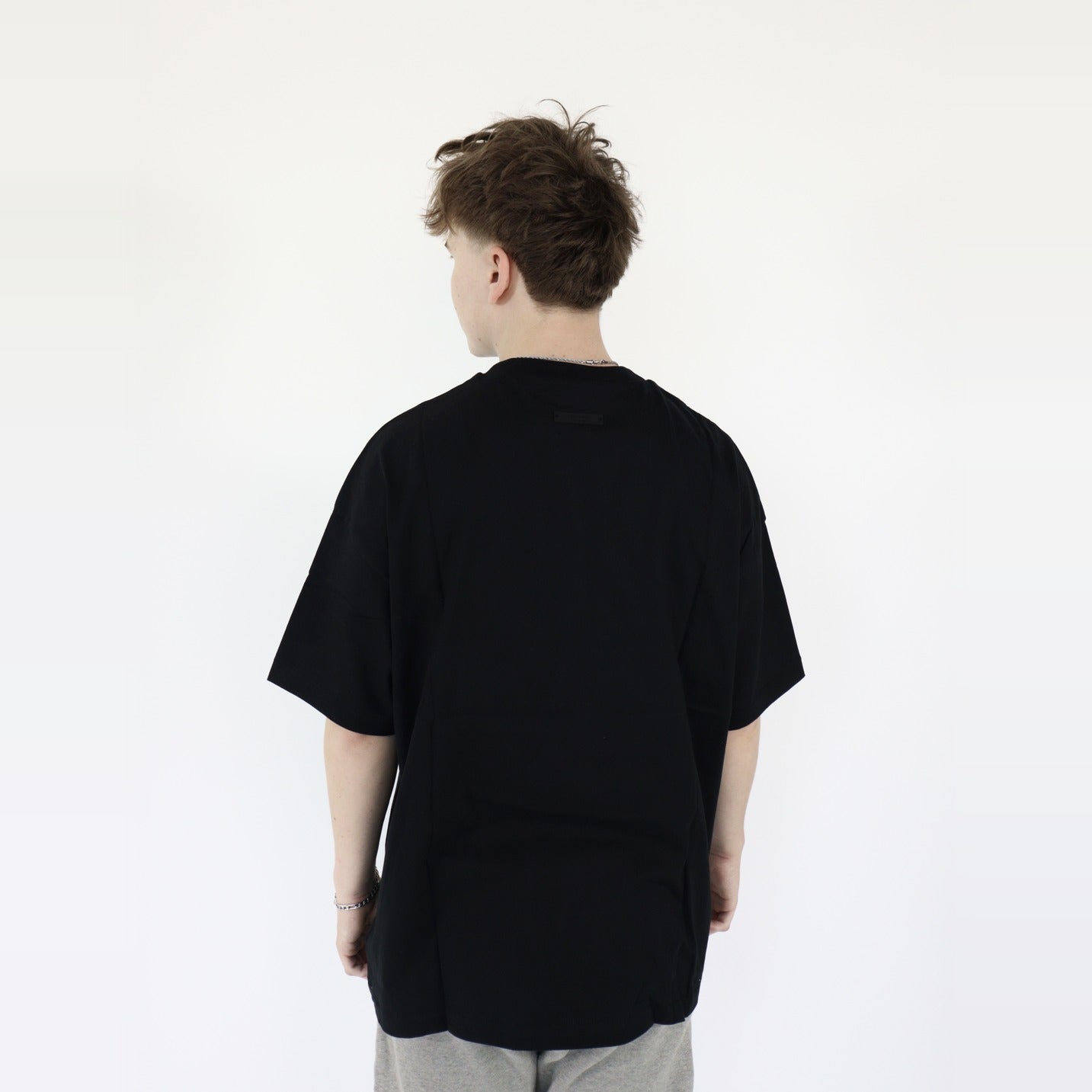 Fear of God Essentials Jersey S24 Crewneck T-Shirt Black - PIKASTORE-Clothing-Fear of God-pikastore.cz