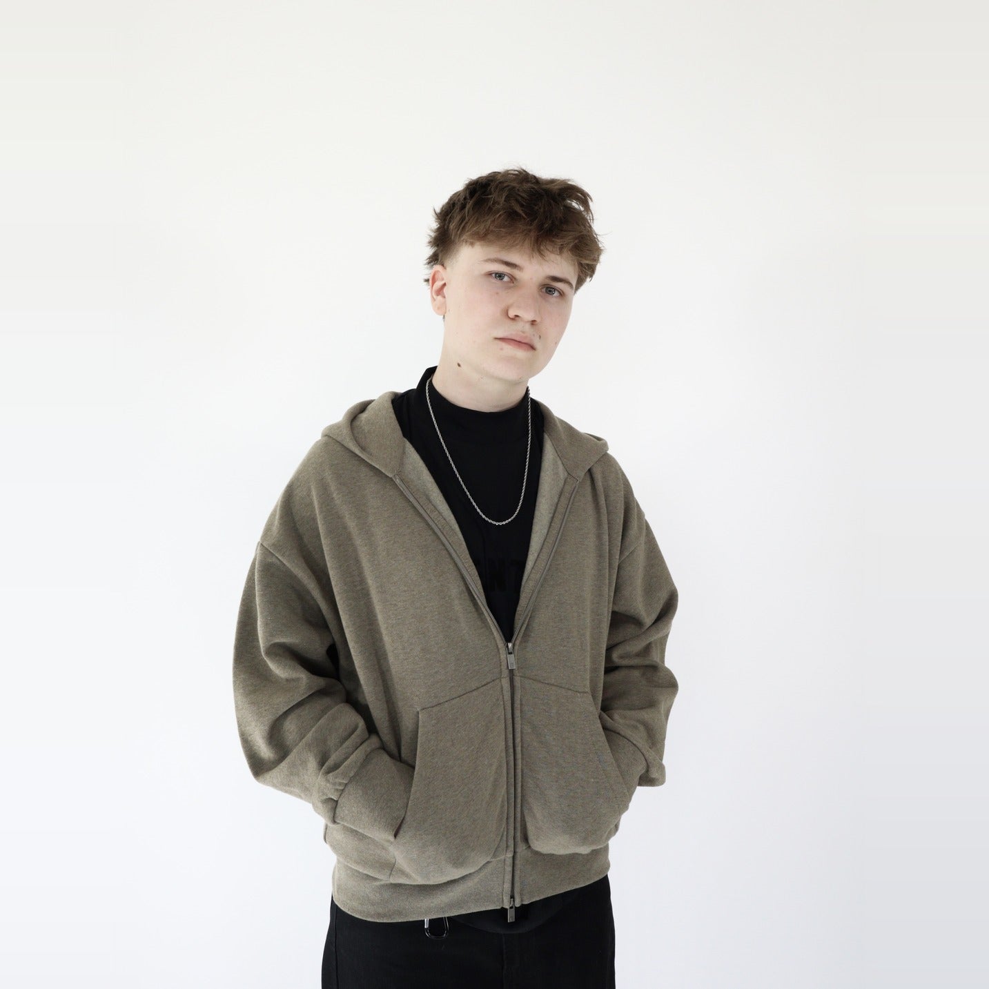 Fear of God Essentials S25 Zip-Up Hoodie Homestead Heather - PIKASTORE-Clothing-Fear of God-pikastore.cz