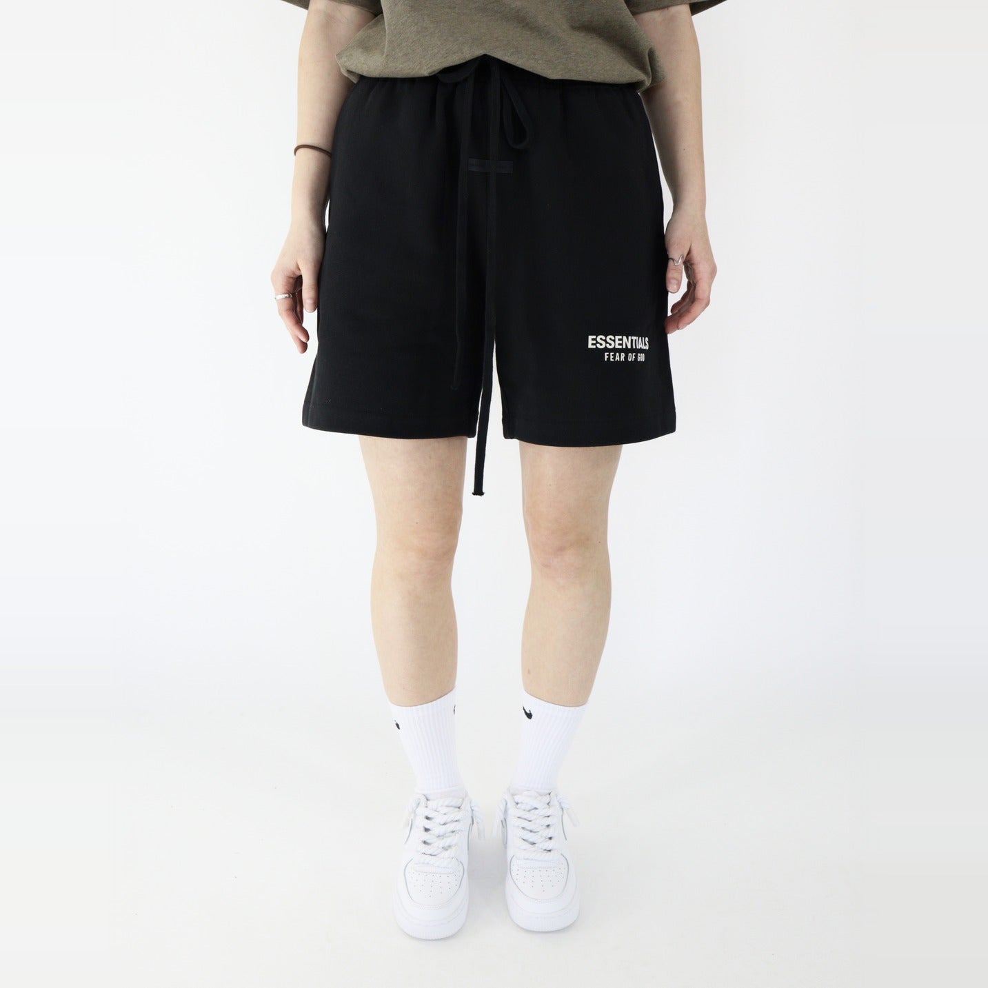 Fear of God Essentials S25 Shorts Jet Black - PIKASTORE-Clothing-Fear of God-pikastore.cz