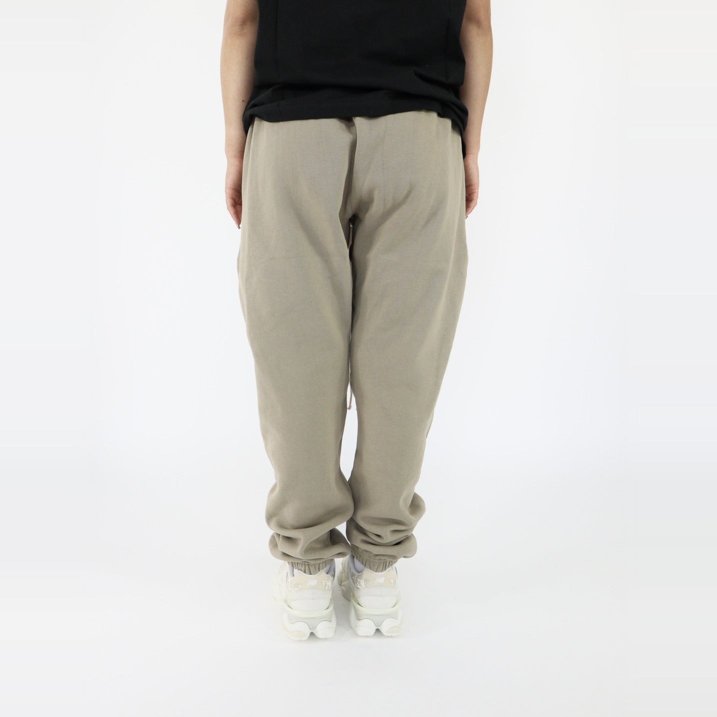 Fear of God Essentials S24 Sweatpants Desert Sand-Clothing-Fear of God-pikastore.cz