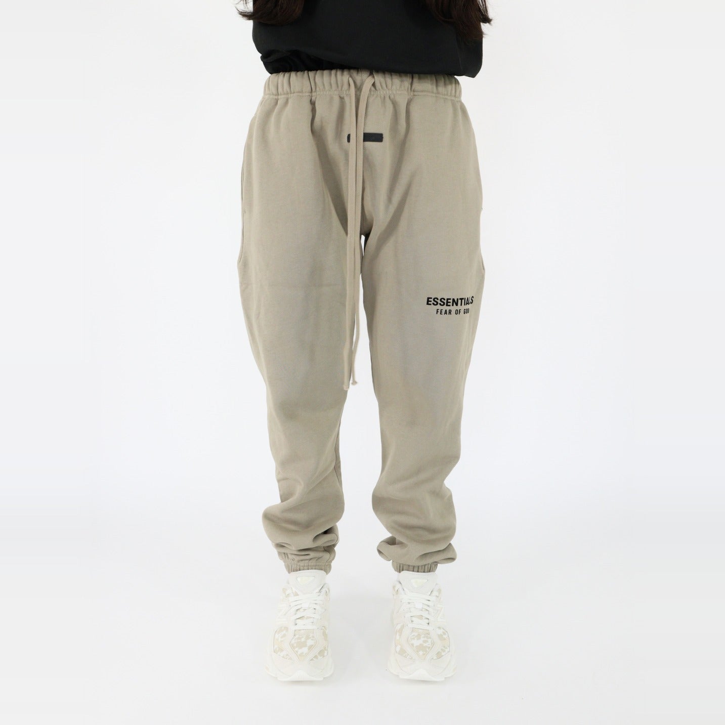 Fear of God Essentials S24 Sweatpants Desert Sand-Clothing-Fear of God-pikastore.cz