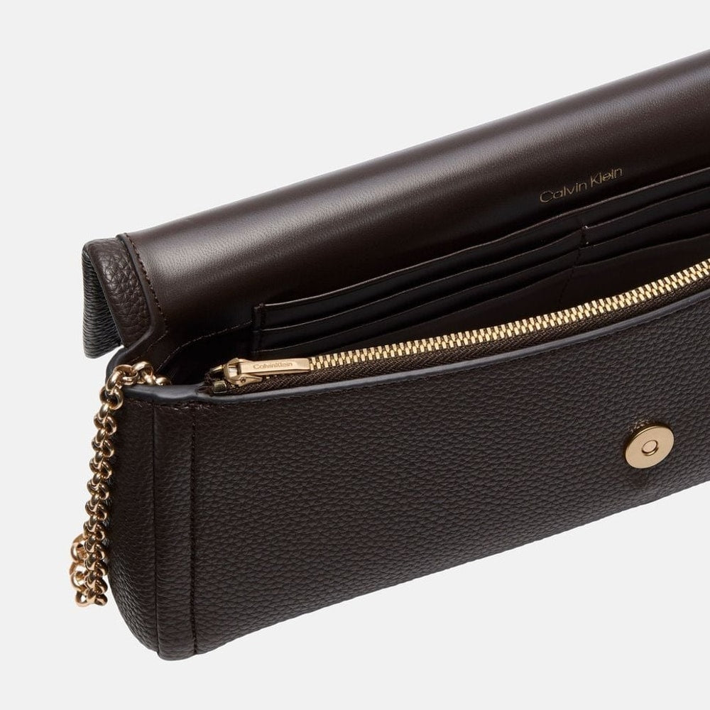 Calvin Klein Cross-body bag Emblem Dark Brown – bolso – foto 3 de 3